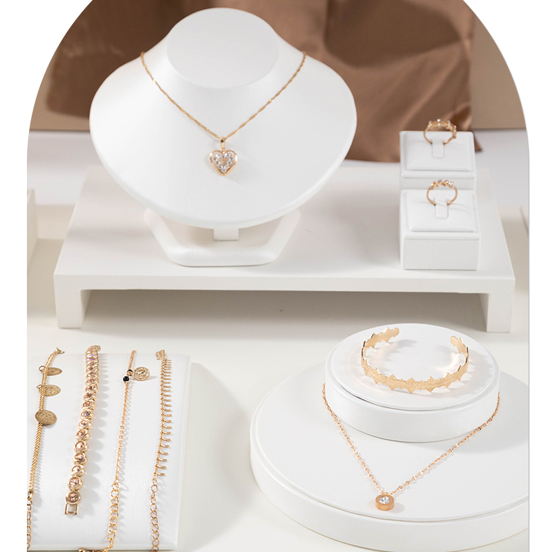 White Leather Pendant Necklace - Body Jewelry Display Ideas 评论和价格